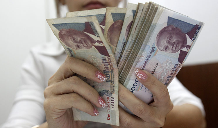 Use Riel to protect economic sovereignty, Hun Sen says